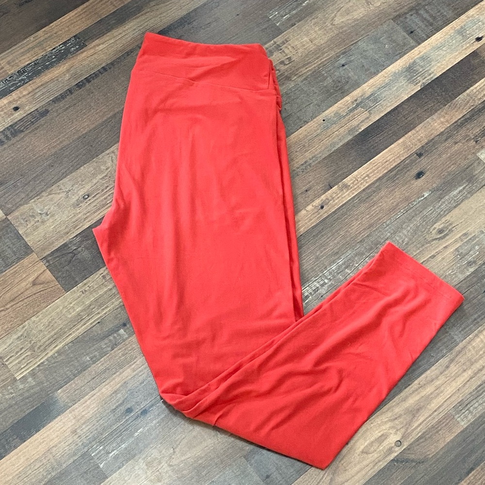 LulaRoe Tall & Curvy Leggings